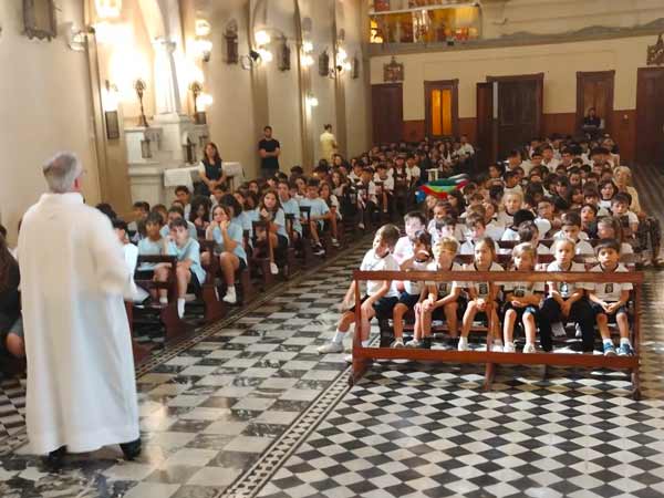 Fr. Gustavo celebrates Saint Joseph in the Betharramite College of La Plata (Argentina)