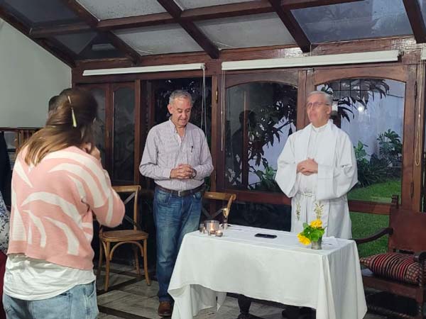 The Superior General pays a visit to the Etchecopar family in Tucumán