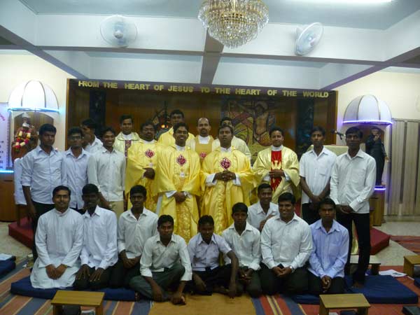 Inicio del postulantado de 6 jóvenes en Bangalore