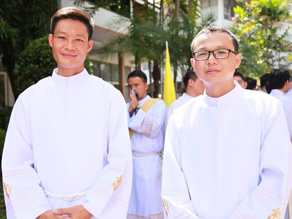 Ordenación diaconal del Hno. John Bosco Sommai Sopa-Opaad scj y del Hno. Alfonso Prasert Pitakkiriboon scj