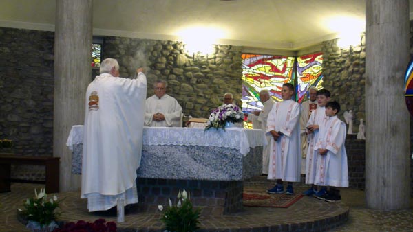 Fiesta para el 50° aniversario de la ordenación sacerdotal