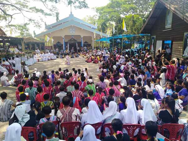 El cardenal Filoni visitó la comunidad betharramita de Maepon (Tailandia)