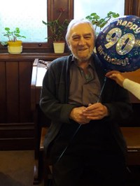 ¡Felicidades al Padre Ted Simpson por sus 90 años!