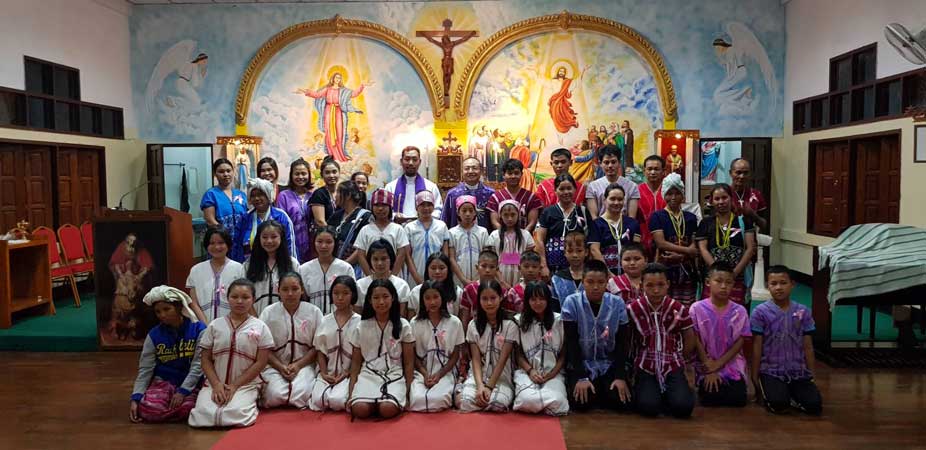 Semanas de catequesis para niños y adolescentes en Tailandia.