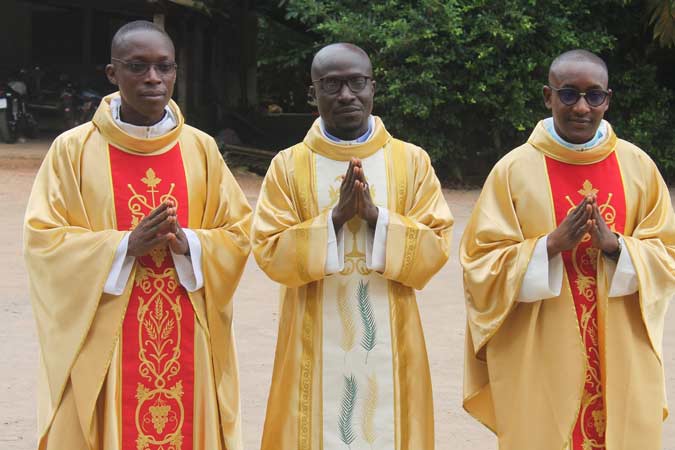 Ordenaciones sacerdotales y diaconales en Costa de Marfil
