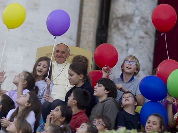 La sainte Pâques avec les enfants au Collège Saint-Joseph (Argentine)
