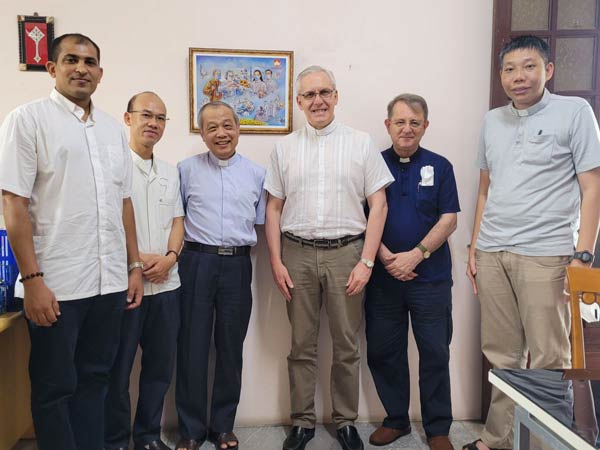 Le Supérieur général en visite au Vicaire épiscopal pour la vie religieuse de l’Archidiocèse de Ho Chi Minh-Ville