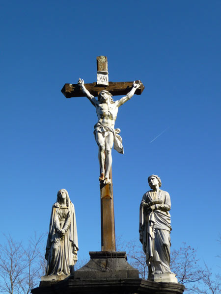 Onzième station - Jésus meurt sur la Croix