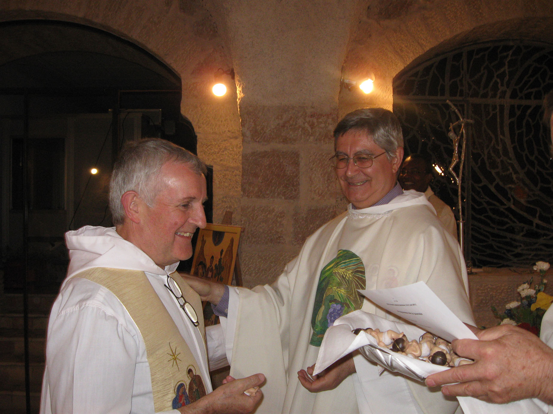 Le P. Austin Hughes avec le P. Gaspar Fernández au Chapitre général 2011