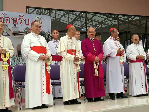 Ingresso di S. E. Mons. Joseph Vuthilert Haelom, primo Vescovo della nuova Diocesi di Chiang Rai